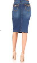 Load image into Gallery viewer, Indigo Wash V-Panel Denim Skirt
