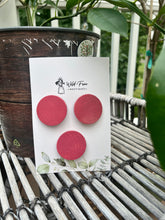 Load image into Gallery viewer, Magenta Circle Wooden Hair Clip Set
