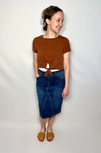 Load image into Gallery viewer, Indigo Wash V-Panel Denim Skirt

