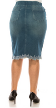 Load image into Gallery viewer, Vintage Medium Wash Plus Denim Skirt with Elastic Waistband

